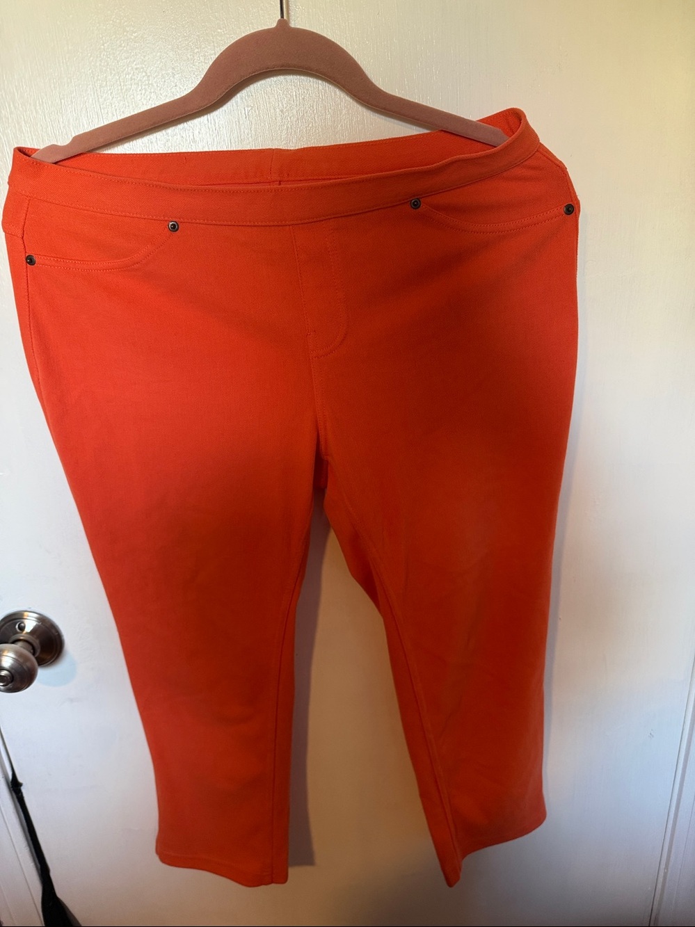 NWT Simply Vera Flame Chino Capris Leggings